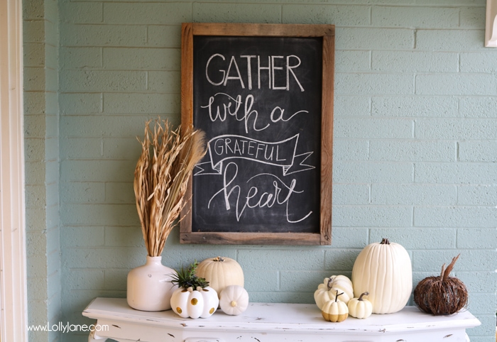 Bright and cheery EASY fall porch decorating tips! Plus FREE fall printable "Gather with a Grateful Heart"