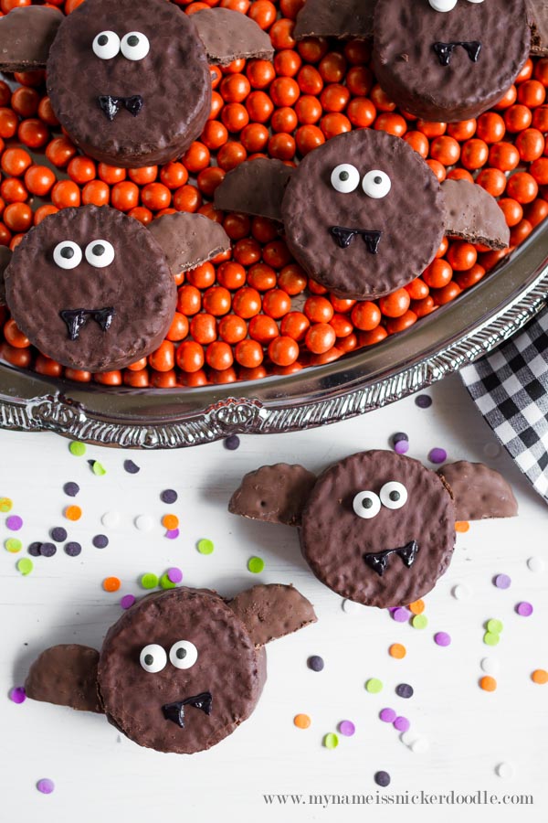 Ding Dong bat treats | Love this easy Halloween craft, such a cute kids Hallween treat idea!