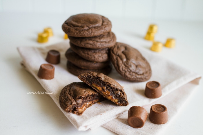 Just 4 ingredients to make these yummy ROLO cookies! We love this caramel treat using a cake mix cookie, easy recipe idea! Love Rolo cookies!