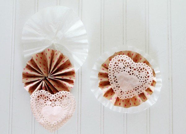 Valentine Coffee Filter Wreath via lollyjane.com #valentinesday #craft #wreath