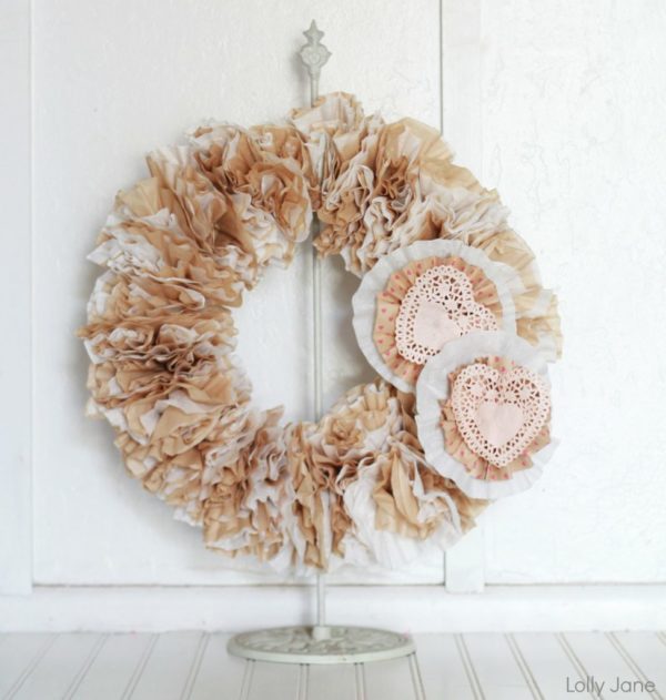 Valentine Coffee Filter Wreath via lollyjane.com #valentinesday #craft #wreath