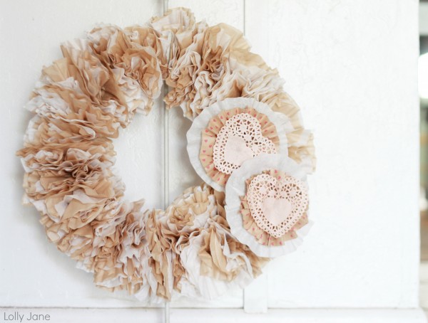 Valentine Coffee Filter Wreath via lollyjane.com #valentinesday #craft #wreath