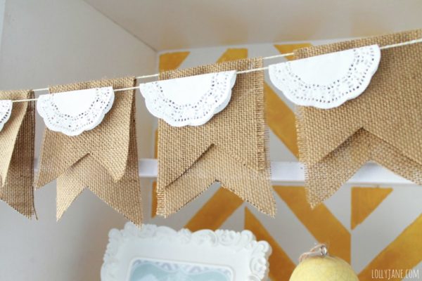 Vintage feeling burlap and lace doily bunting #craftroom #vintage