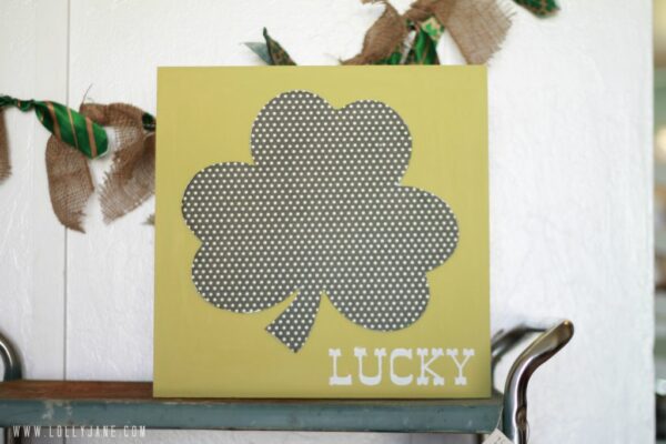 Cute DIY St. Patrick's Day polka dot wood art by @LollyJane