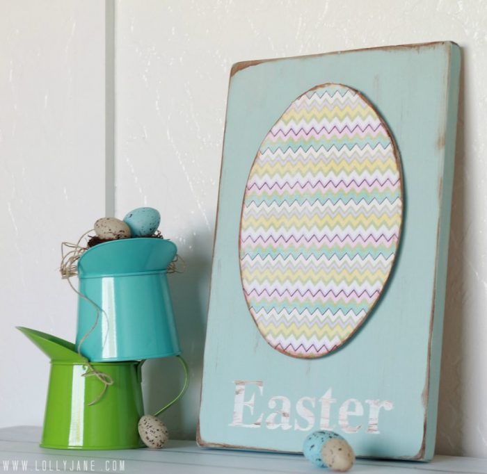 DIY chevron Easter egg sign craft. Love this easy to make Easter sign decor!