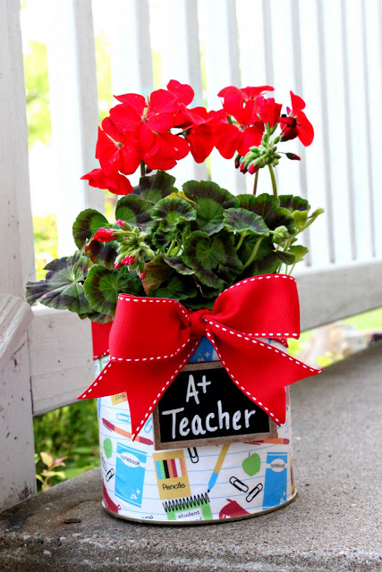 Love of Family and Home flower pot teacher gift via LollyJane.com #teacherappreciation