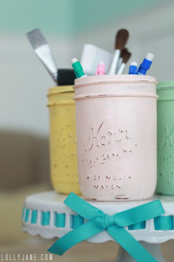 Distressed mason jars #diy #masonjars