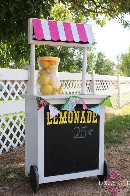 Cute upcycled lemonade stand from LollyJane.com