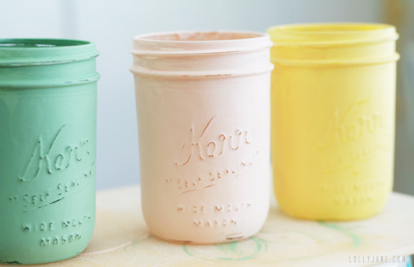 Sand mason jars to distress them #diy #masonjar