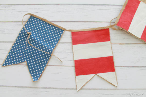 Easy 4th of July bunting, super easy and darn cute! #4thofJuly #bunting