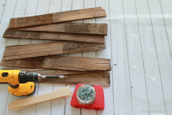 Make your own pallet art into a home is where your heart is pallet sign! #diy #palletart