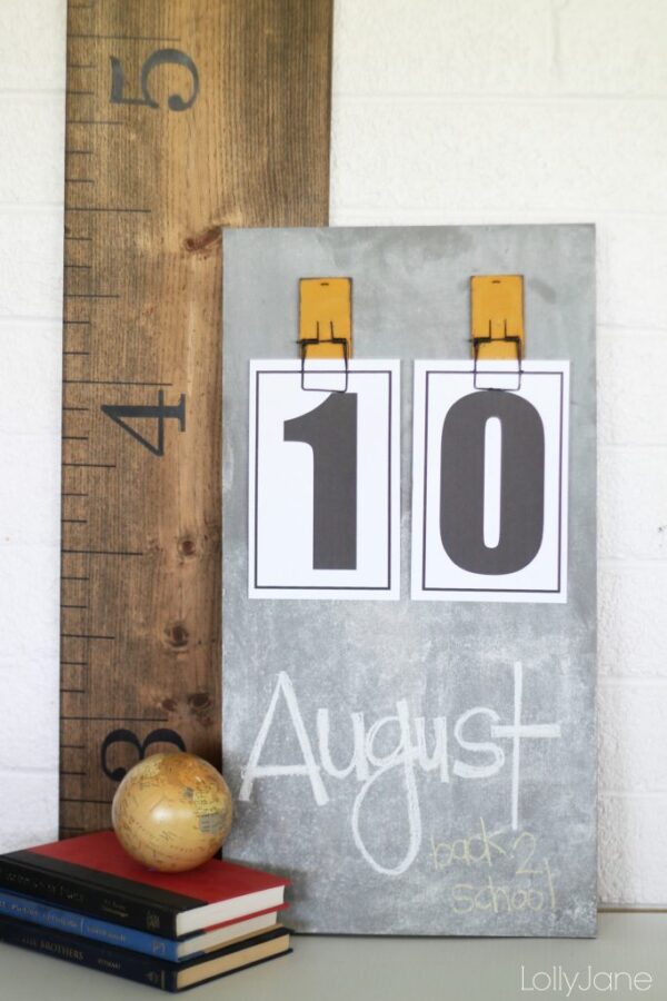 Very easy chalkboard calendar tutorial with FREE numbers to print!!