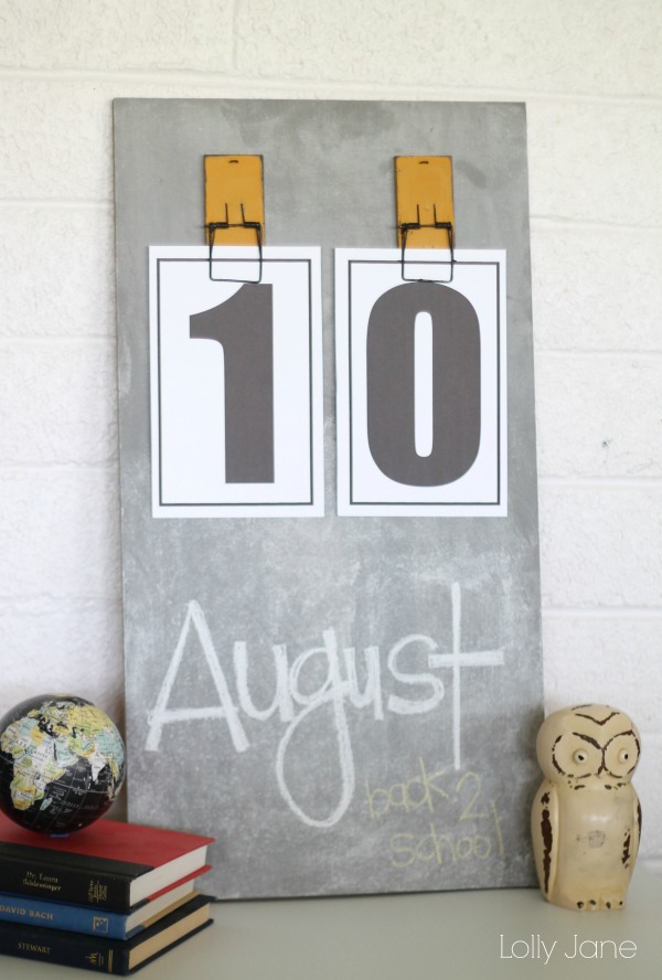 Very easy chalkboard calendar tutorial with FREE numbers to print!!