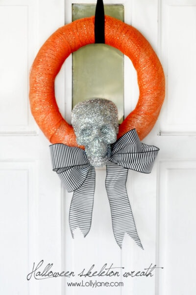 Easy DIY Halloween Wreath, love the glittered skeleton!