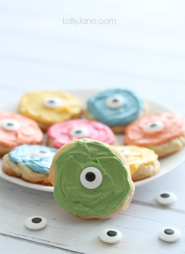 Easy monster cookies! So cute & playful for Halloween!