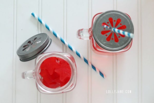 Cute free tag for a fizzy patriotic drink! Tie it to a lemon-lime soda, koolaid packet + star shaped ice cube tray. Perfect for a neighbor gift or fun for the kids!