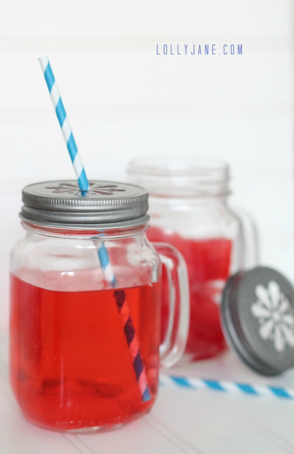Cute free tag for a fizzy patriotic drink! Tie it to a lemon-lime soda, koolaid packet + star shaped ice cube tray. Perfect for a neighbor gift or fun for the kids!
