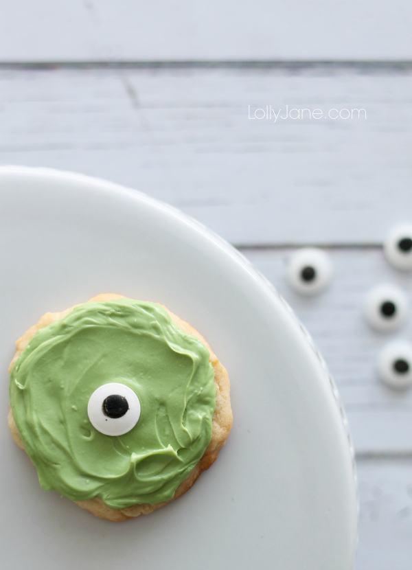 Are you a fan of Monsters Inc? Here's an easy way to make Mike into a cookie! Perfect Halloween cookie too!