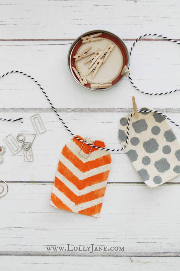 Use paperclips & clothespins to easily hang a Halloween bunting!