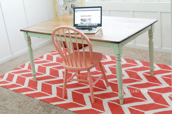 DIY Stain top mint chalkpaint farmhouse table #farmhousetable #chalkpaint #mint