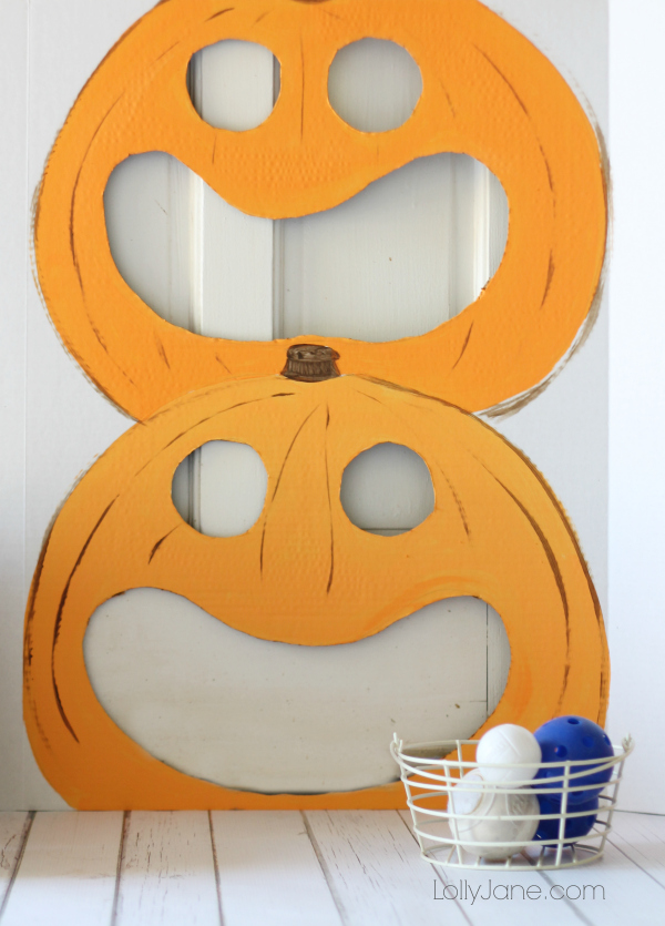 Easy pumpkin toss game for fall or Halloween parties. 3D poster + paint!