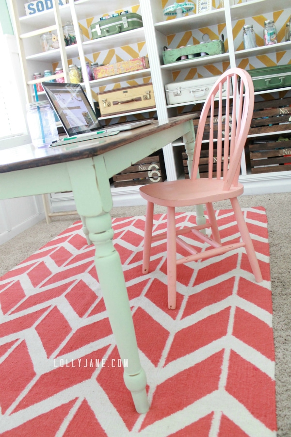 Stain top mint chalkpaint farmhouse table #farmhousetable #chalkpaint #mint