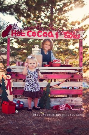 25 More Cute Family Christmas Picture Ideas