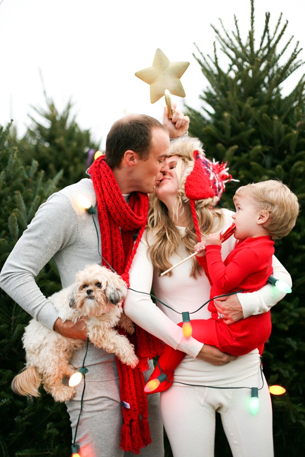 25 more cute Family Christmas picture ideas