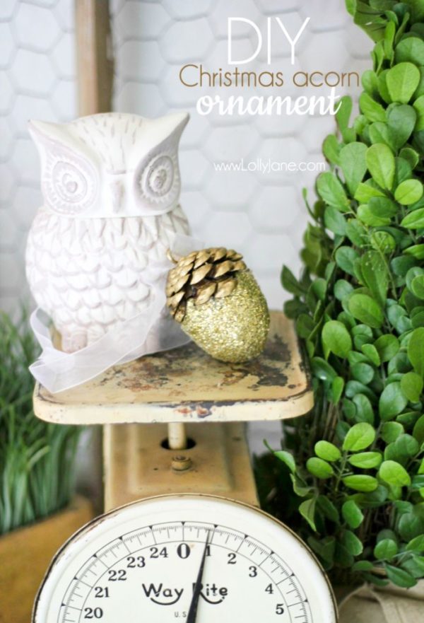 DIY pretty glittery acorn Christmas ornaments #christmas #ornament