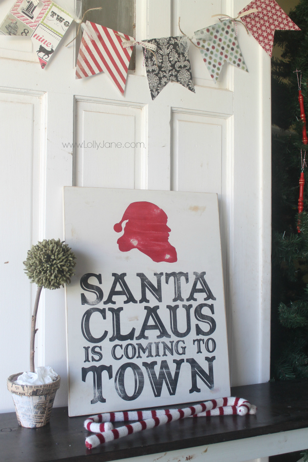 Cute Santa Claus is coming to town sign via www.lollyjane.com