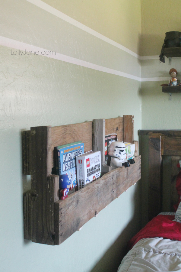 DIY Pallet Bookshelf by LollyJane