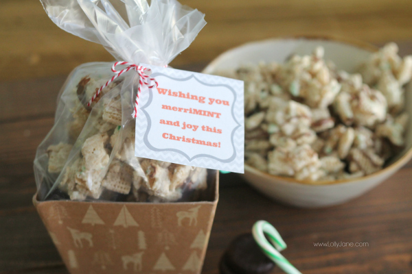 YUMMY peppermint pattie Chex mix recipe PLUS free neighbor printable tag via www.lollyjane.com