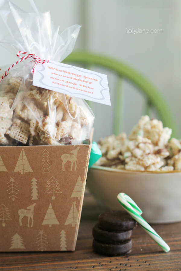 YUMMY peppermint pattie Chex mix recipe PLUS free neighbor printable tag via www.lollyjane.com