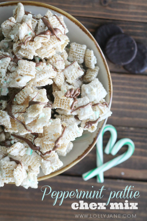 YUMMY peppermint pattie Chex mix recipe PLUS free neighbor printable tag via www.lollyjane.com