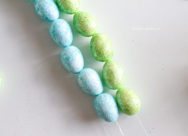 Make your own Easter egg garland... for less than $10 and in 10 minutes!