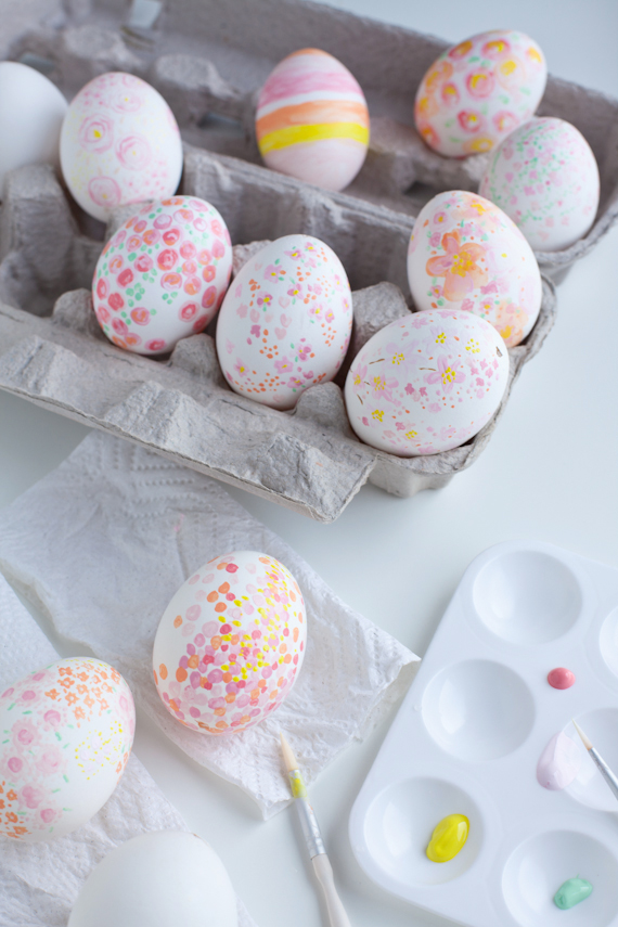 Floral painted eggs + 26 other cute Easter/spring ideas! via lollyjane.com