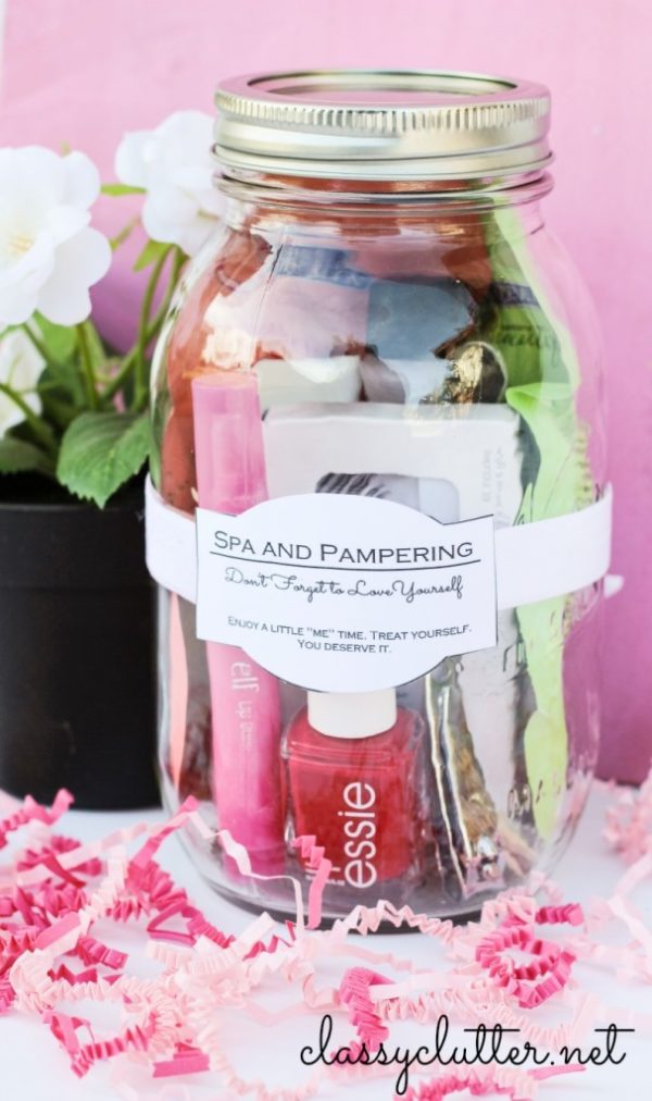Spa in a Jar via classyclutter.net PLUS tons of other Mother's Day gifts!