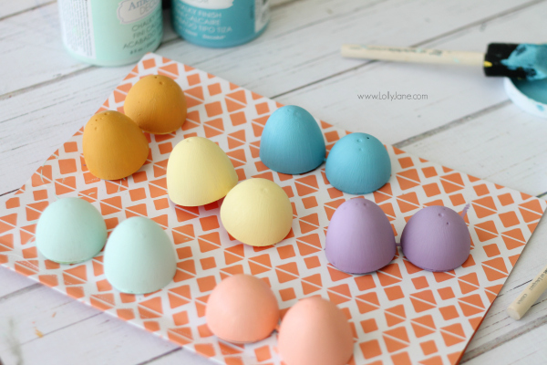 Love Americana DecoArt's variety of chalky paint colors. Come see how to use this affordable paint! @lollyjaneblog