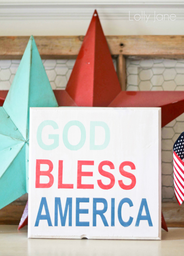 Love this patriotic "God Bless America" sign! Great colors for the 4th! @lollyjaneblog