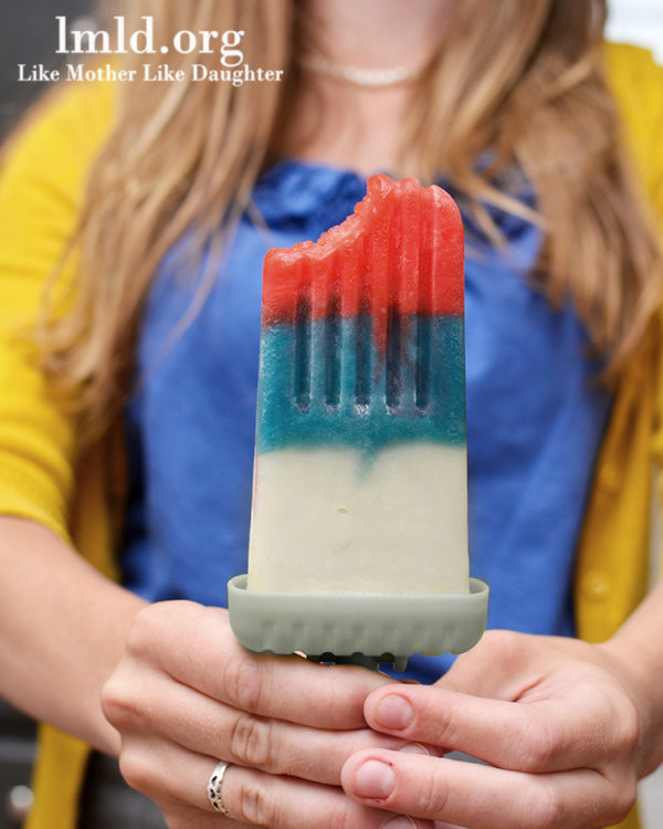 Red White & Blue Pudding Pops. Perfect for the 4th of July or a summer treat! via @LMLDFood