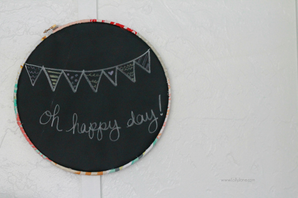Easy embroidery hoop chalkboard tutorial via @lollyjaneblog