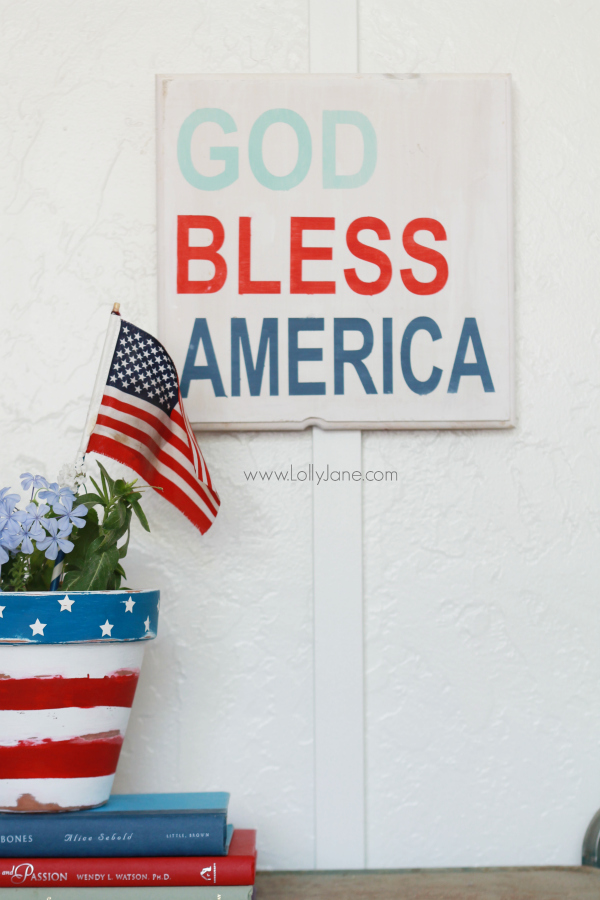 Stars and stripes flower pot, perfect for year round or any patriotic holiday! via @lollyjaneblog