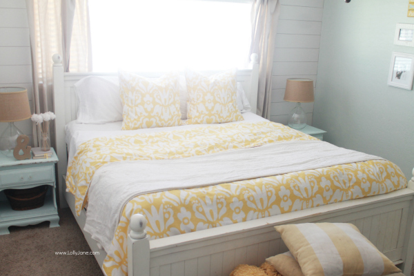 Master Bedroom Refresh, hello yellow! Gorgeous duvet + shams! | via www.lollyjane.com