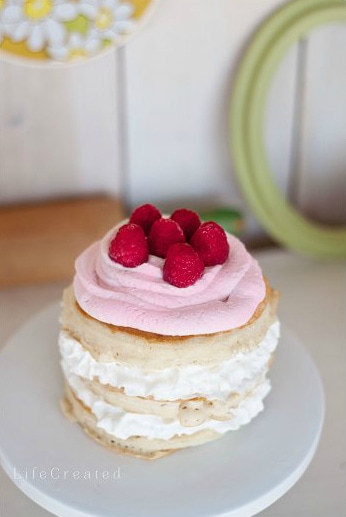 Make this easy raspberry whipped cream with fresh berries, yum!