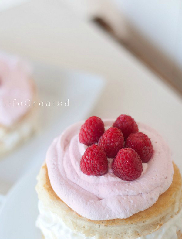 Make this easy raspberry whipped cream with fresh berries, yum!