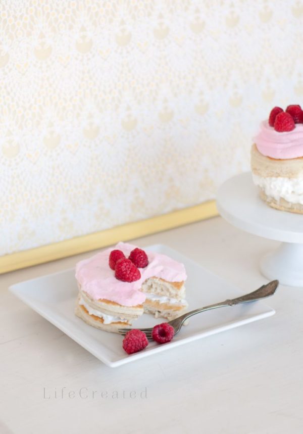 Make this easy raspberry whipped cream with fresh berries, yum!