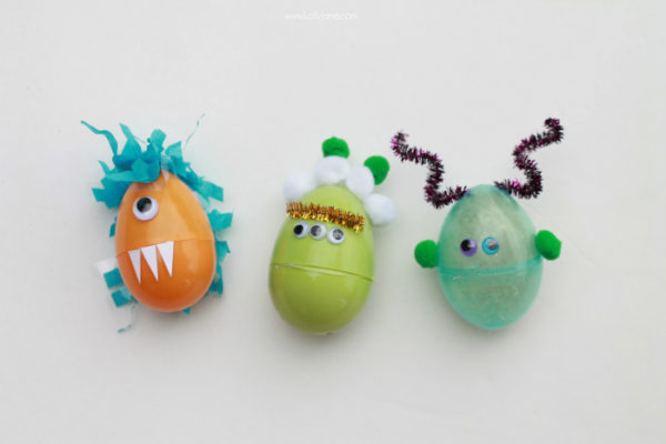 DIY Monster Shaker Eggs. Just fill with beans or rice and decorate, perfect for toddler play! via lollyjane.com