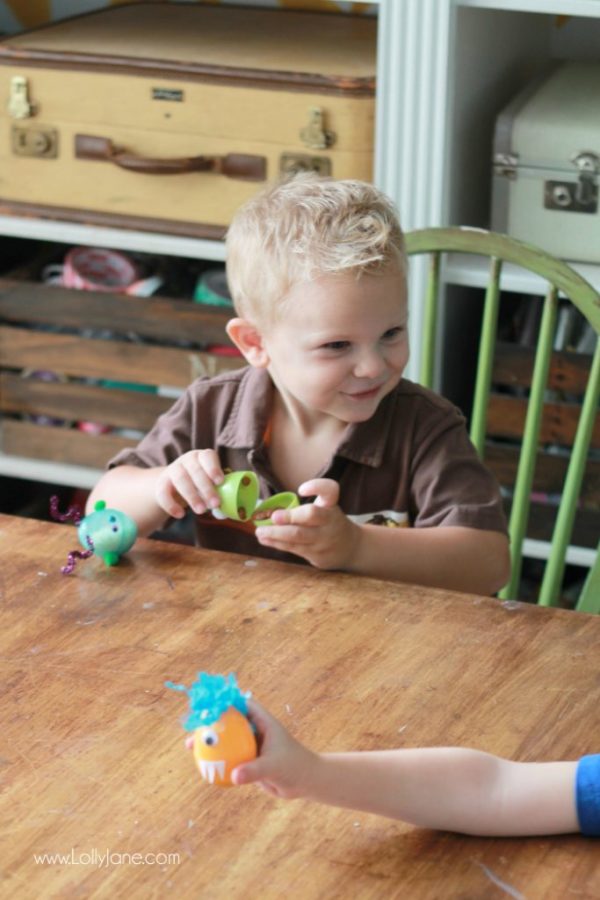 DIY Monster Shaker Eggs. Just fill with beans or rice and decorate, perfect for toddler play! via lollyjane.com