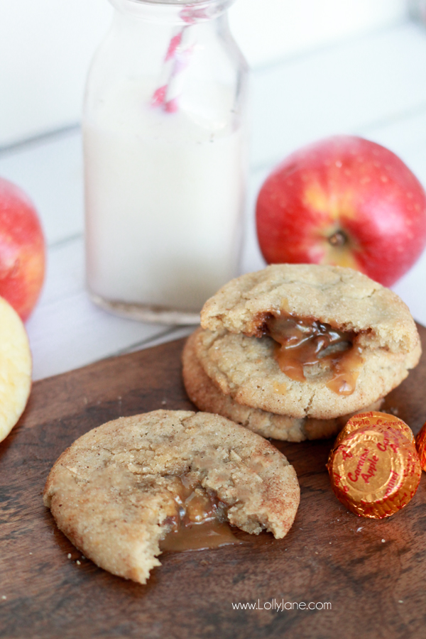 Caramel Apple Snickerdoodles. The taste of fall stuffed in a chewy snickerdoodle cookie, YUM! |lollyjane.com