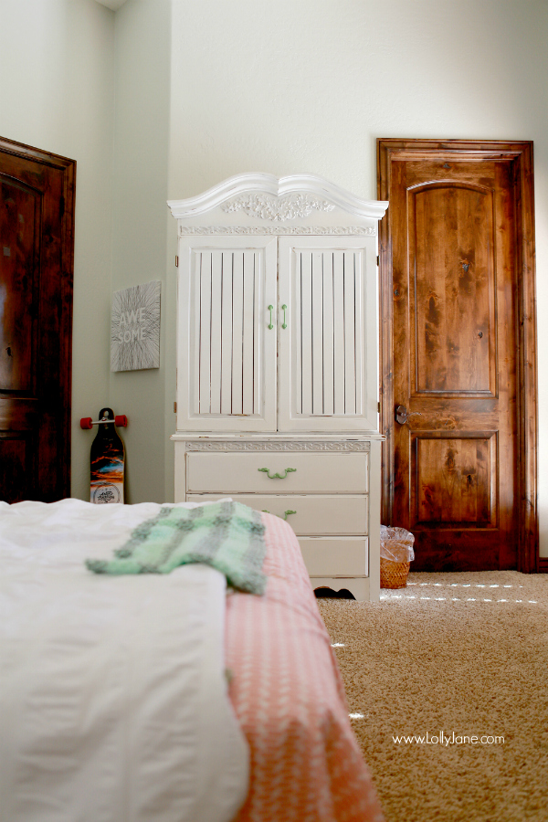 Gray white mint girls bedroom |lollyjane.com